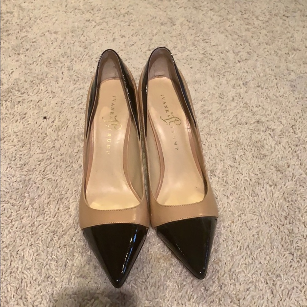 Ivanka Trump pointes toe pumps